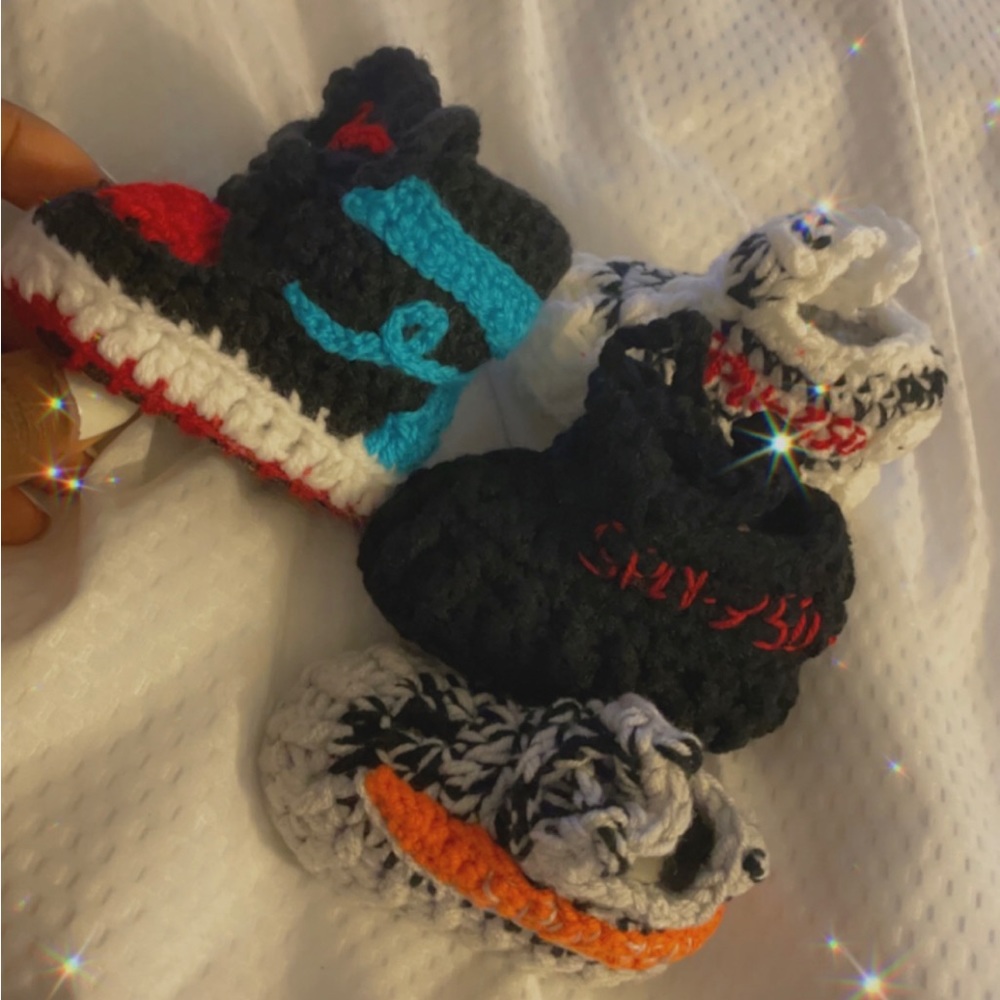 Newborn to infant sized crochet booties